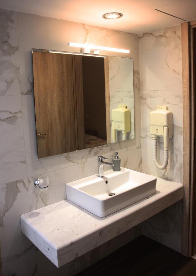 Apollon Filoxenia Hotel Corinth ภายนอก รูปภาพ